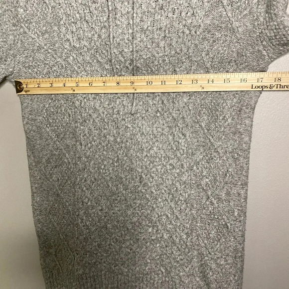 American Eagle Hooded Pullover Cable Knit Sweater Light Grey size small - Picture 10 of 11